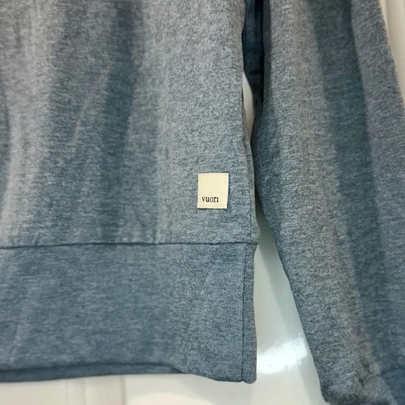 Vuori Woman’s Gray long Sleeve size Small. Like new - Picture 2 of 3